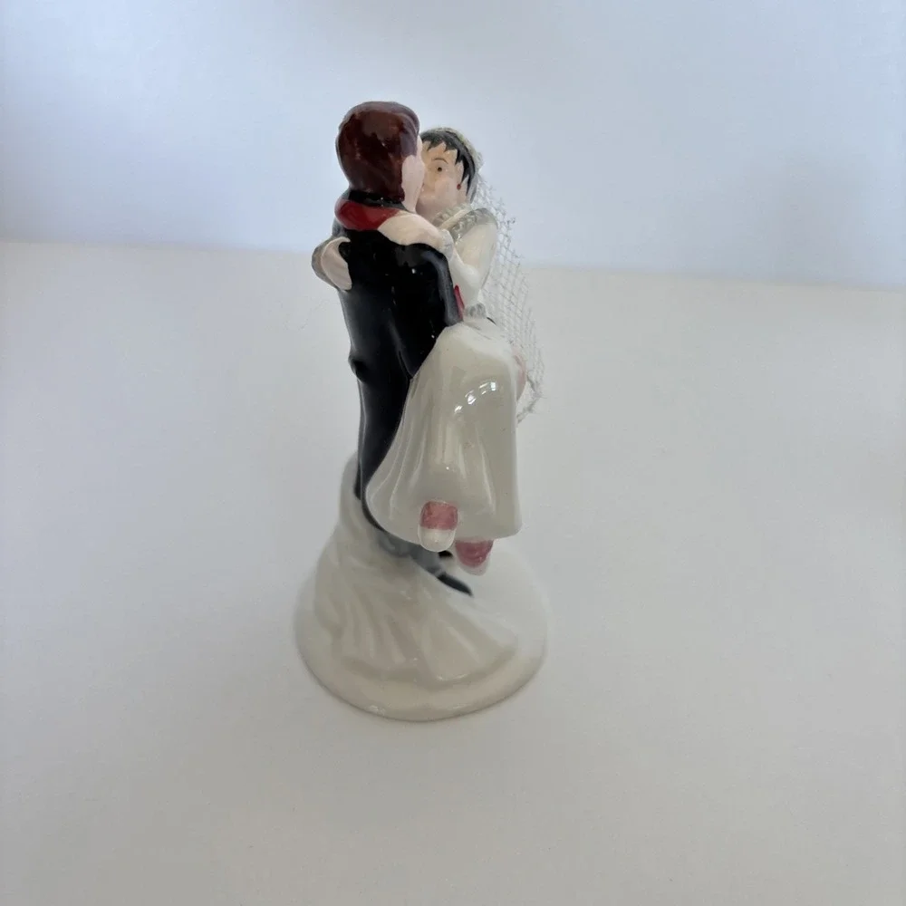 Department 56 Snow Village Just Married Set of 2 Porcelain Village Accessories - Picture 3 of 16
